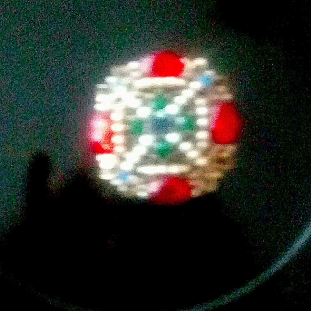 VINTAGE BROOCH. SHIPS FREE